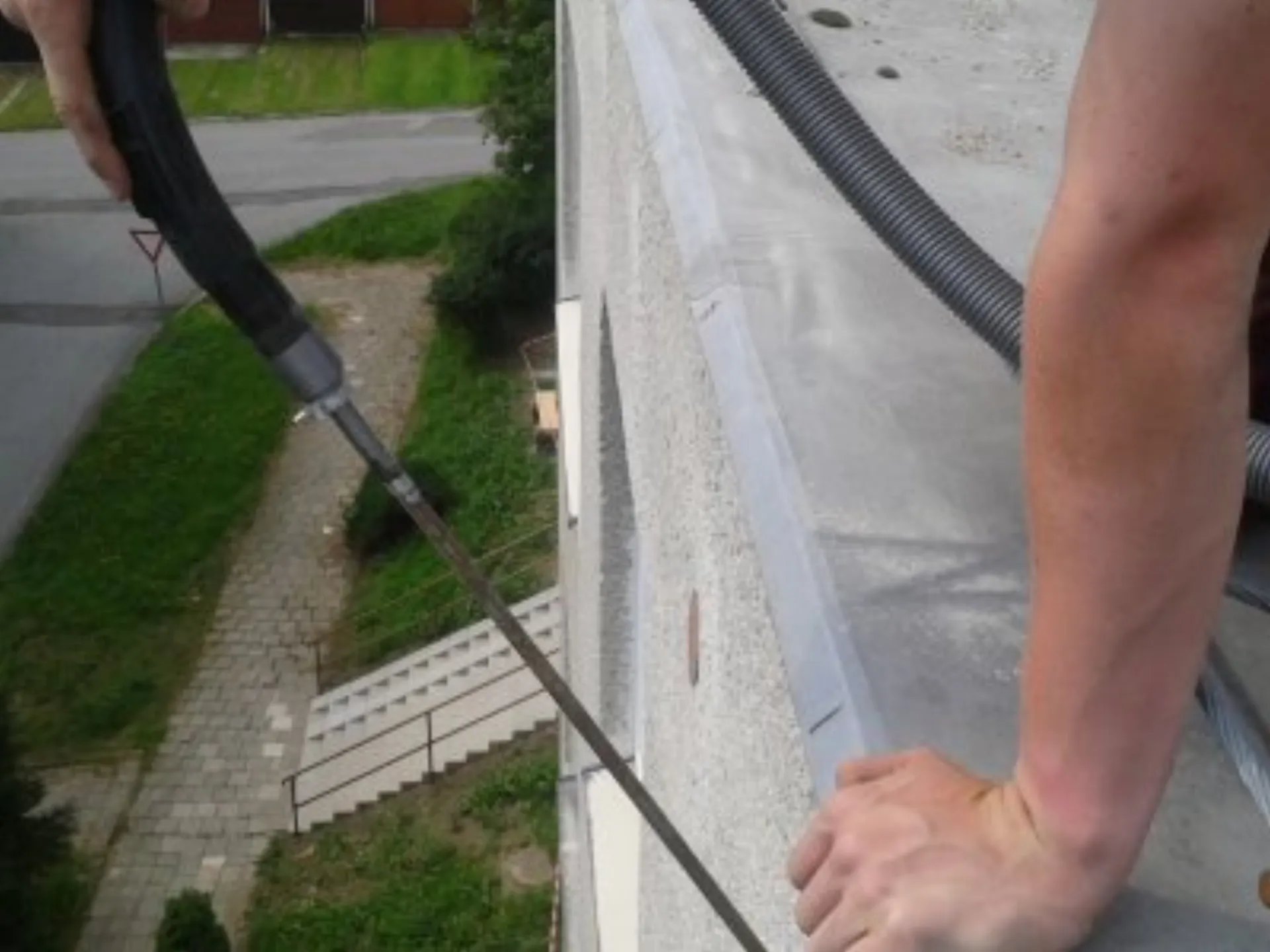 Zpevnění atikových panelů BD Vrbno - 8