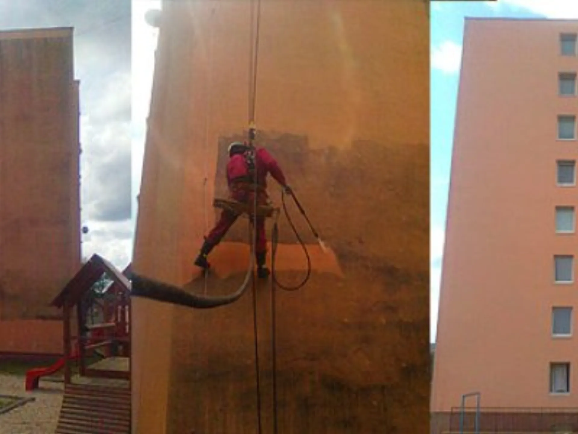 Čištění a nástřik fasády vysokotlakým zařízením