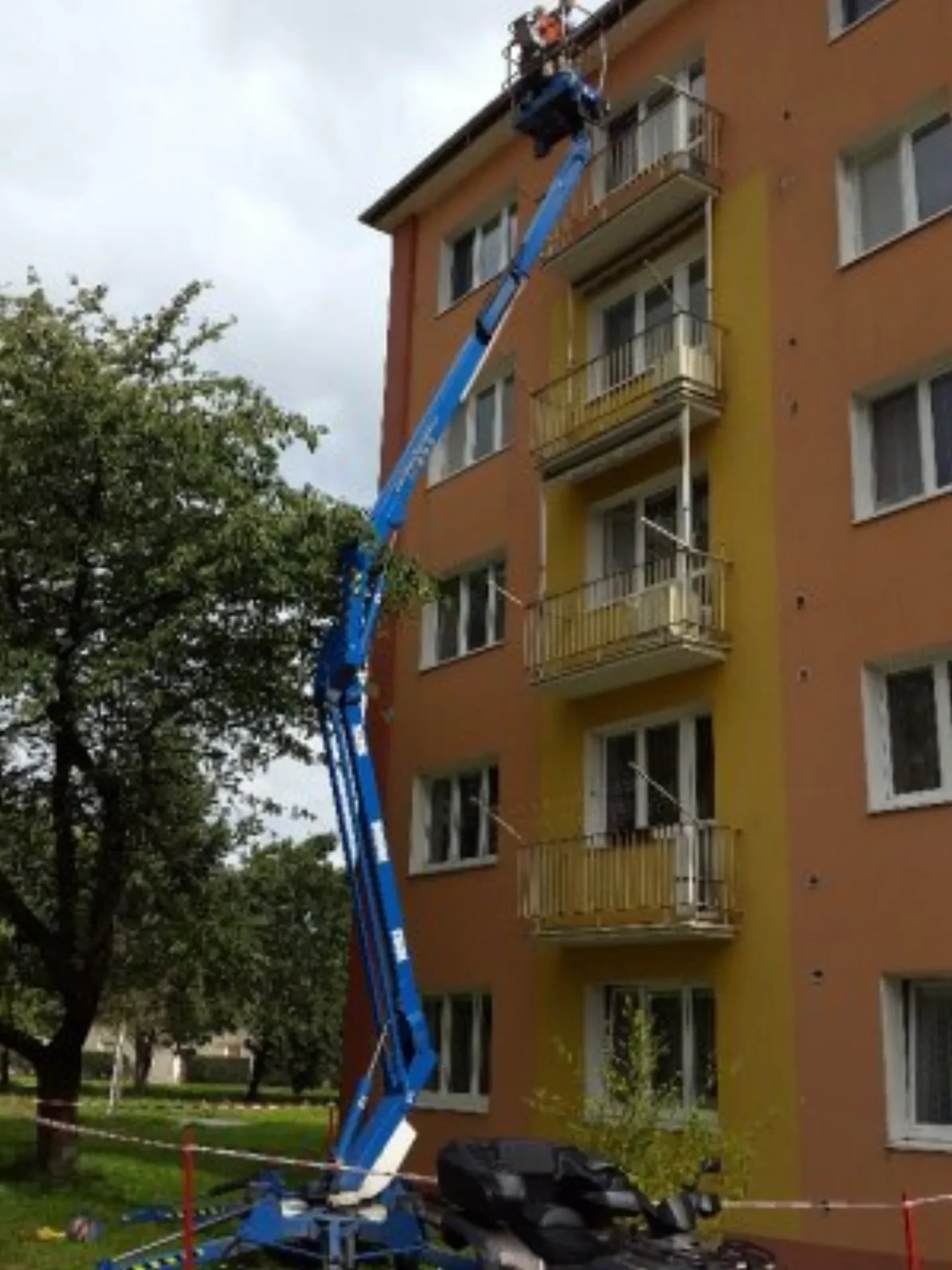 407  Strisky Balkon Uni Vstup