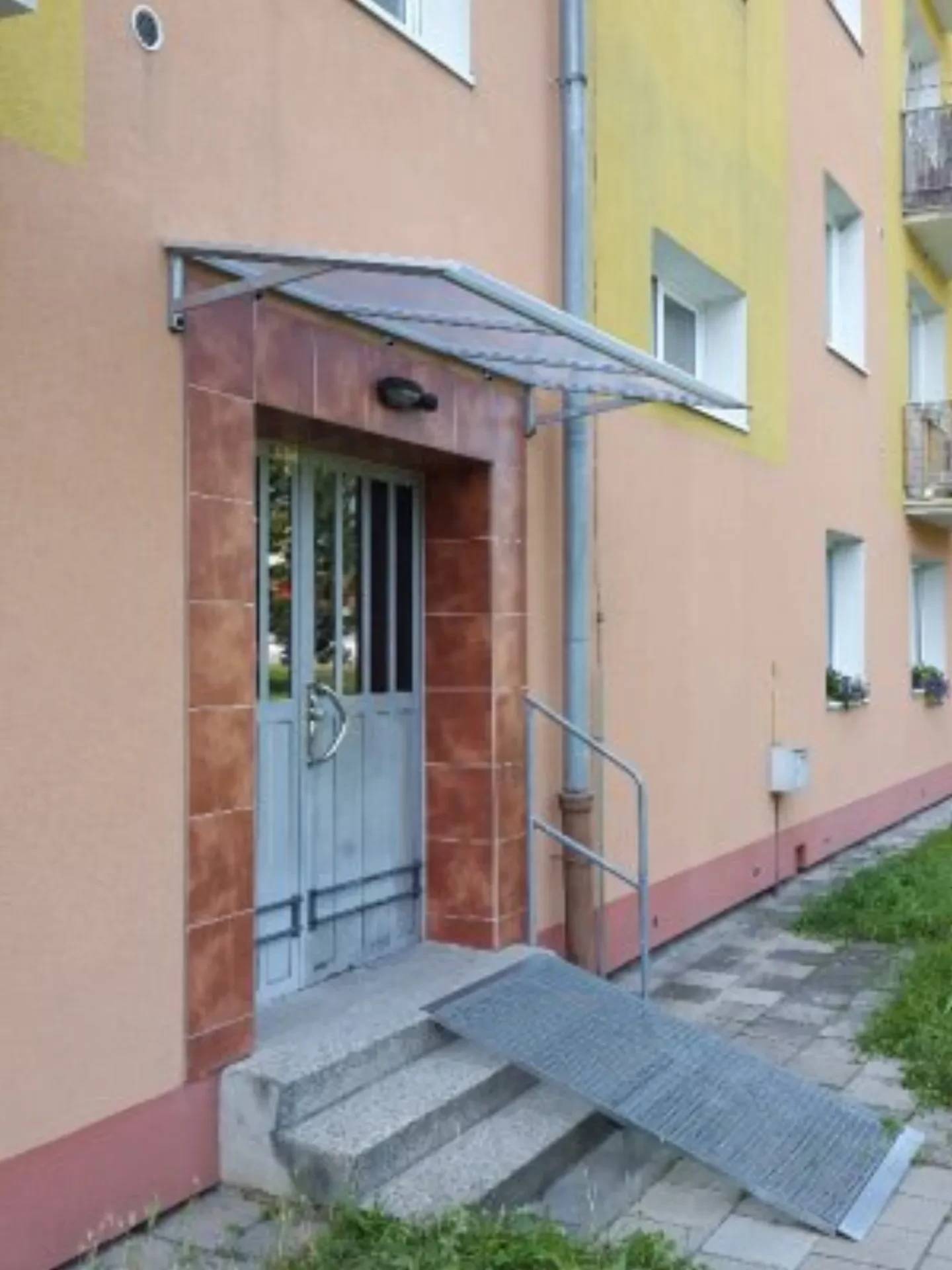 407  Strisky Balkon Uni Vstup - 5