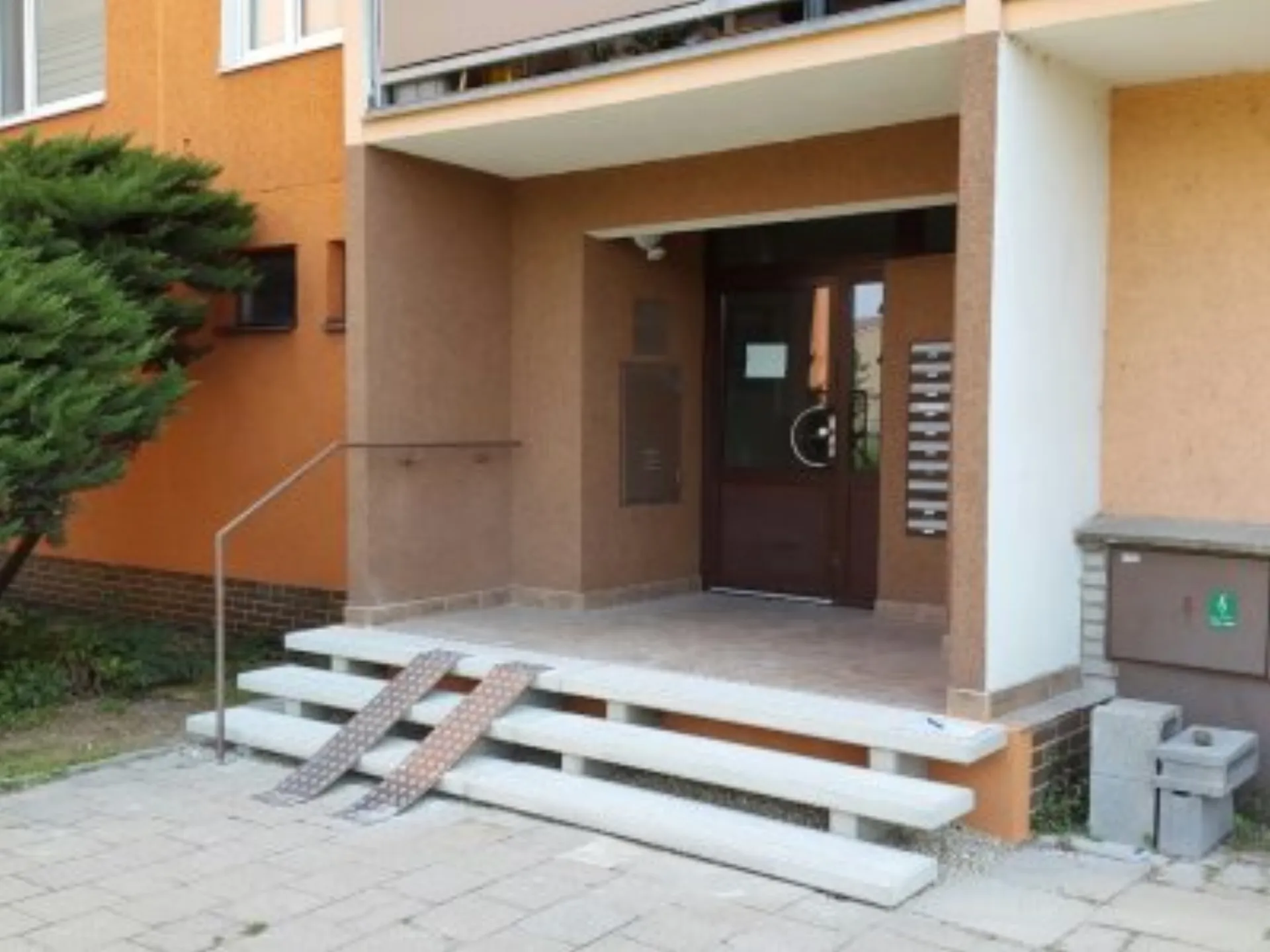 409 Schodiste St - 3