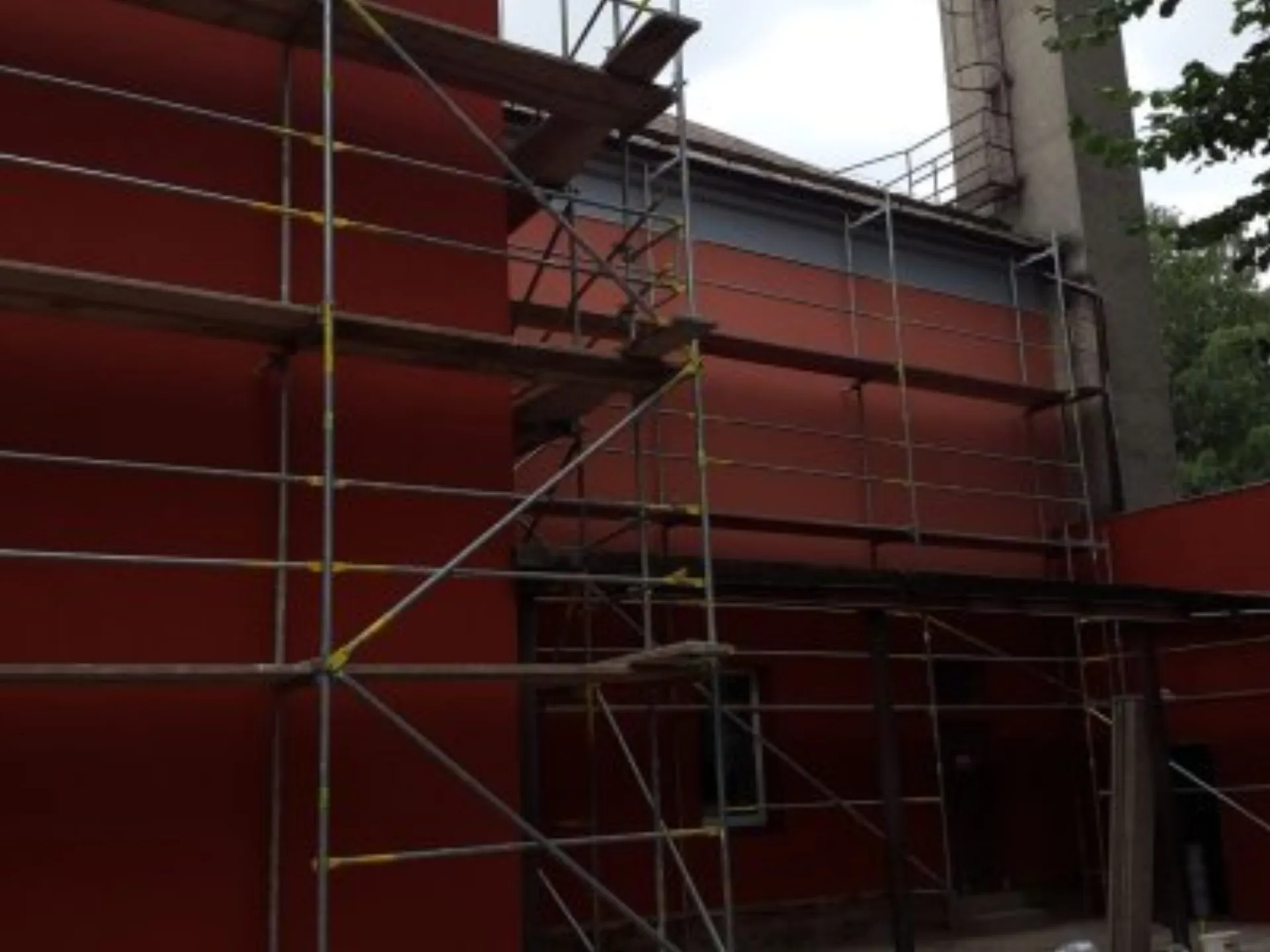 ZŠ Dl.Loučka - zateplení budovy, nástřik komínu - 2