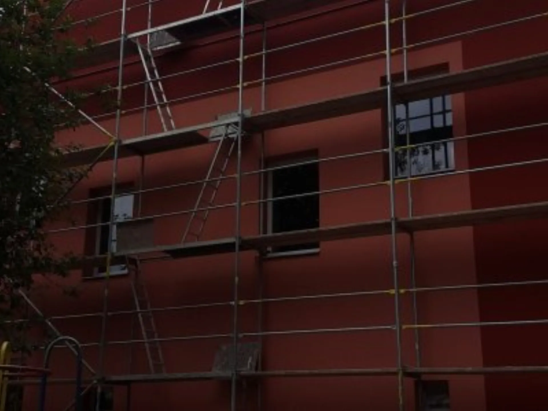 ZŠ Dl.Loučka - zateplení budovy, nástřik komínu - 3