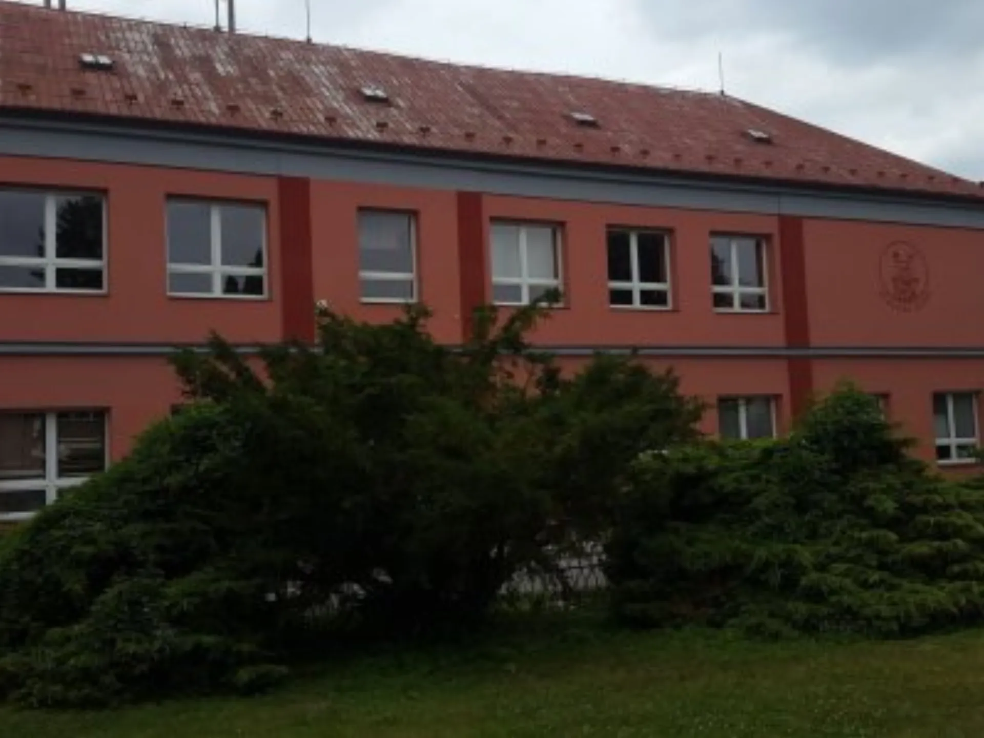 ZŠ Dl.Loučka - zateplení budovy, nástřik komínu - 5